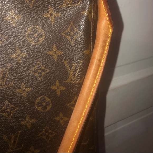 Authentic Louis Vuitton Looping GM - Picture 6 of 9